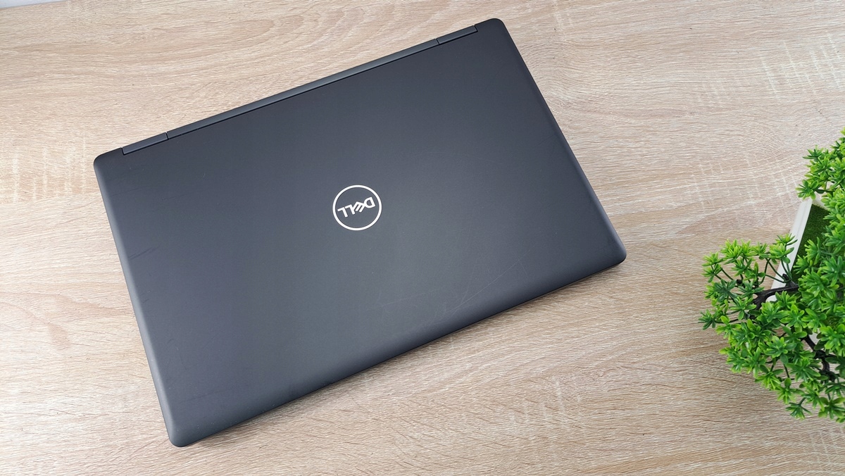„Dell Latitude 5590“ ultrabookas i5 8-osios kartos QUAD 64 GB 2 TB SSD NVMe 15,6 colių FHD W10 - Image 4