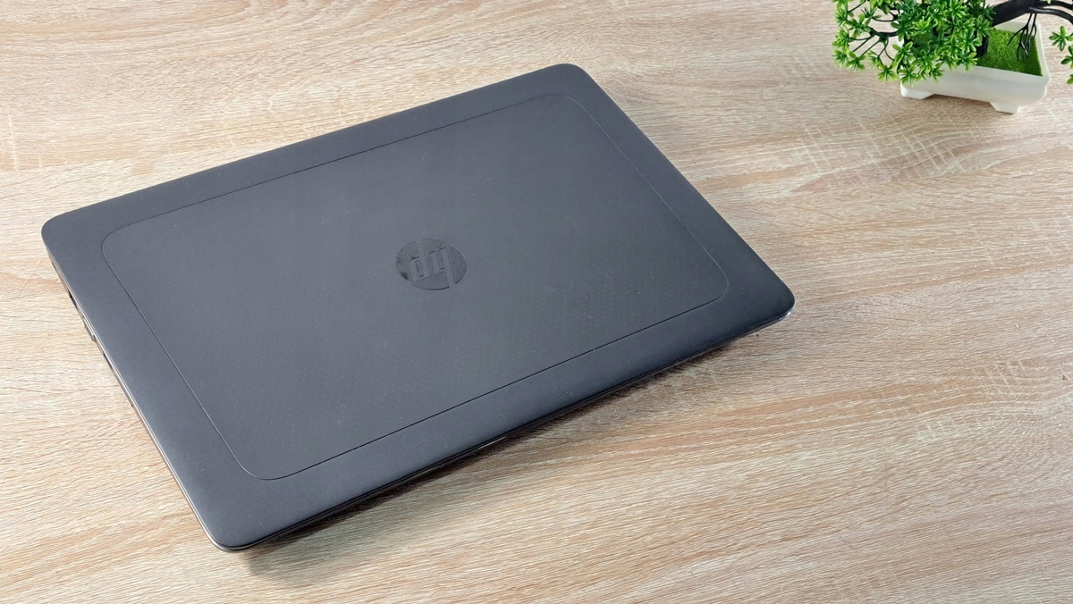 HP ZBook 15 G3 i7-6820HQ 16 GB 2 TB SSD FHD QUADRO M2000 4 GB W10 - Image 4