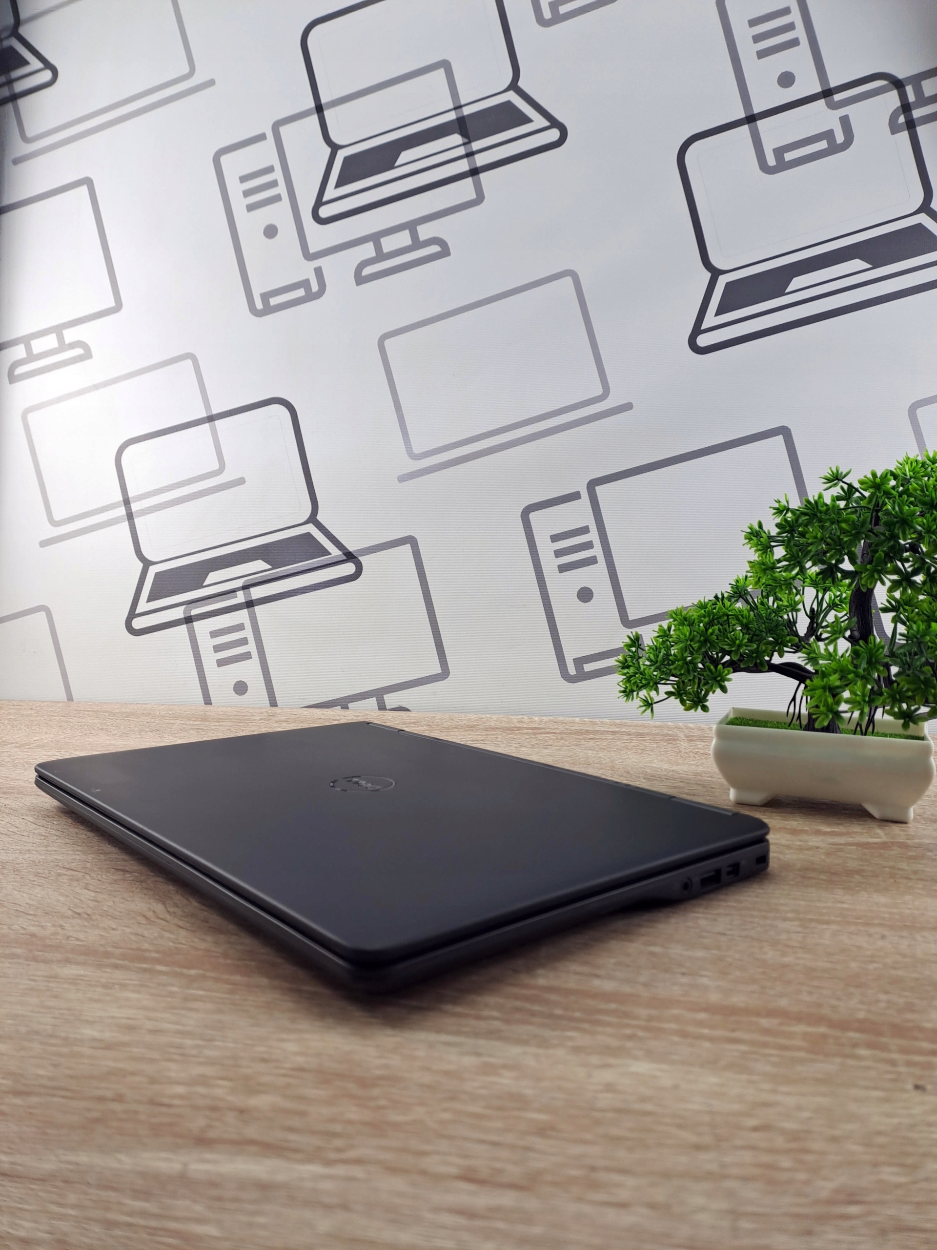 Mažas, lengvas „Dell E7250 Ultrabook i5“ 8 GB 256 GB SSD WIN10 - Image 5