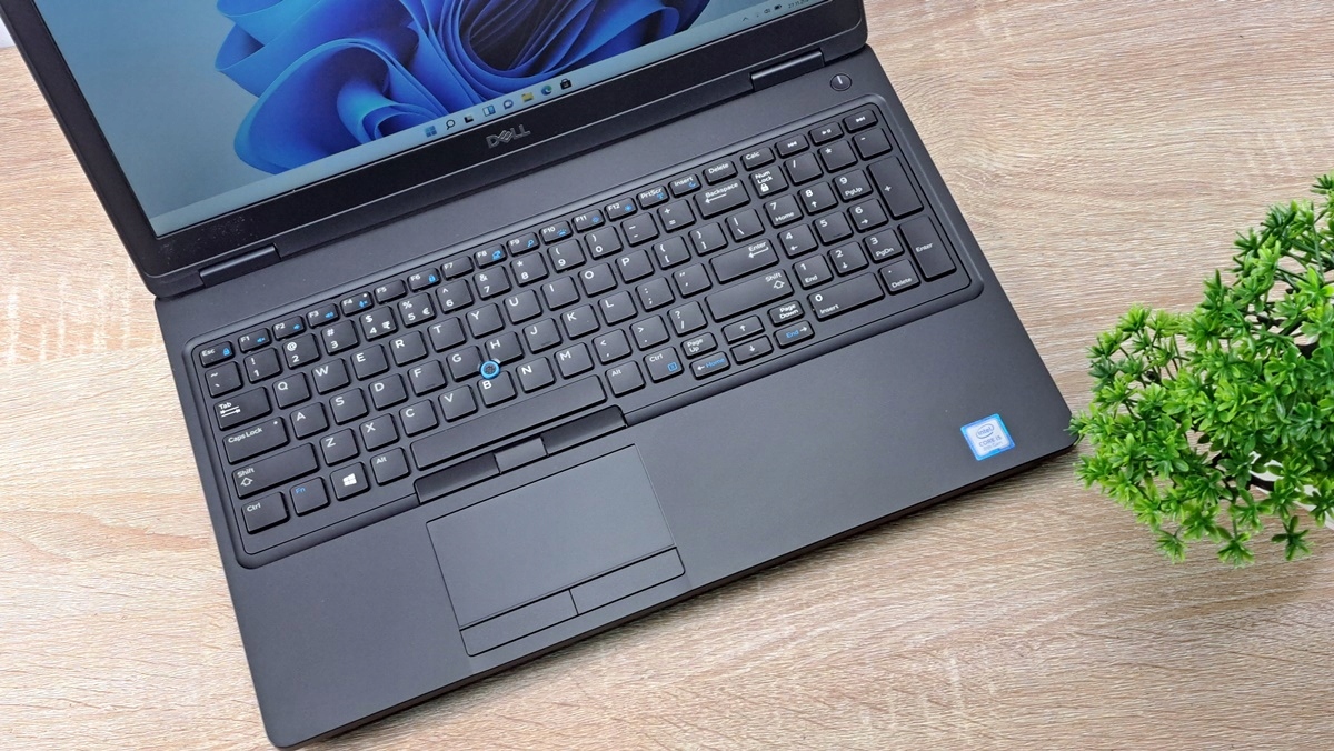 „Dell Latitude 5590“ ultrabookas i5 8-osios kartos QUAD 64 GB 2 TB SSD NVMe 15,6 colių FHD W10 - Image 7