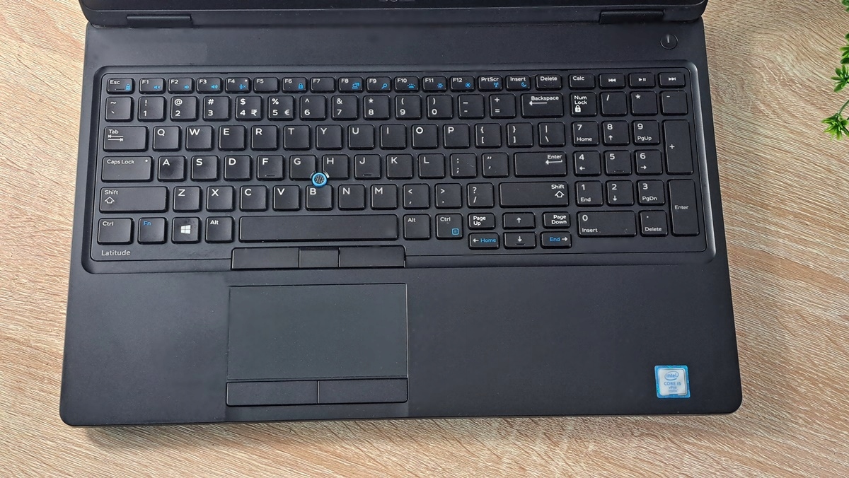 „Dell Latitude 5580“ ultrabookas i5 32 GB 1 TB SSD 15,6 colių FullHD WIN10 - Image 7