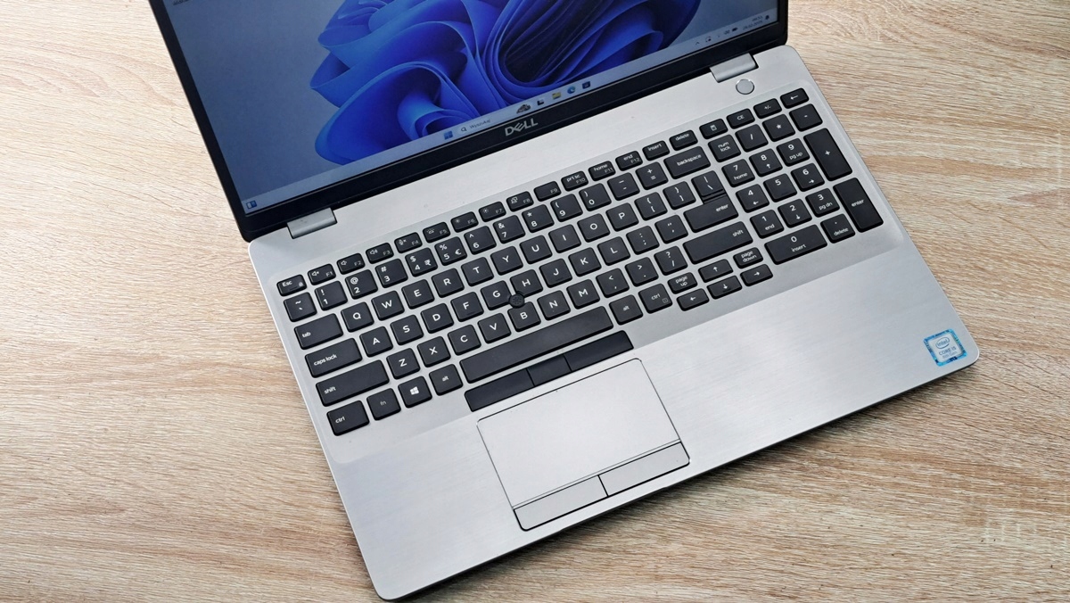 „Dell Latitude 5500“ ultrabookas i5 8-osios kartos QUAD 16 GB 128 SSD NVMe 15,6 colių FHD W11 - Image 7